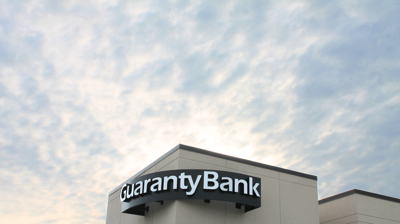 Gauranty Bank Sign Photo
